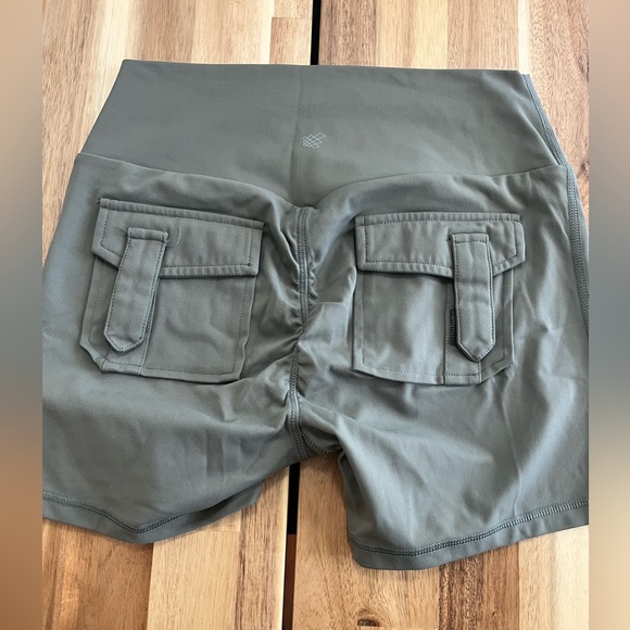 Jed North Khaki Women's Athletic Shorts Back Pocket Scrunch - Picture 1 of 3